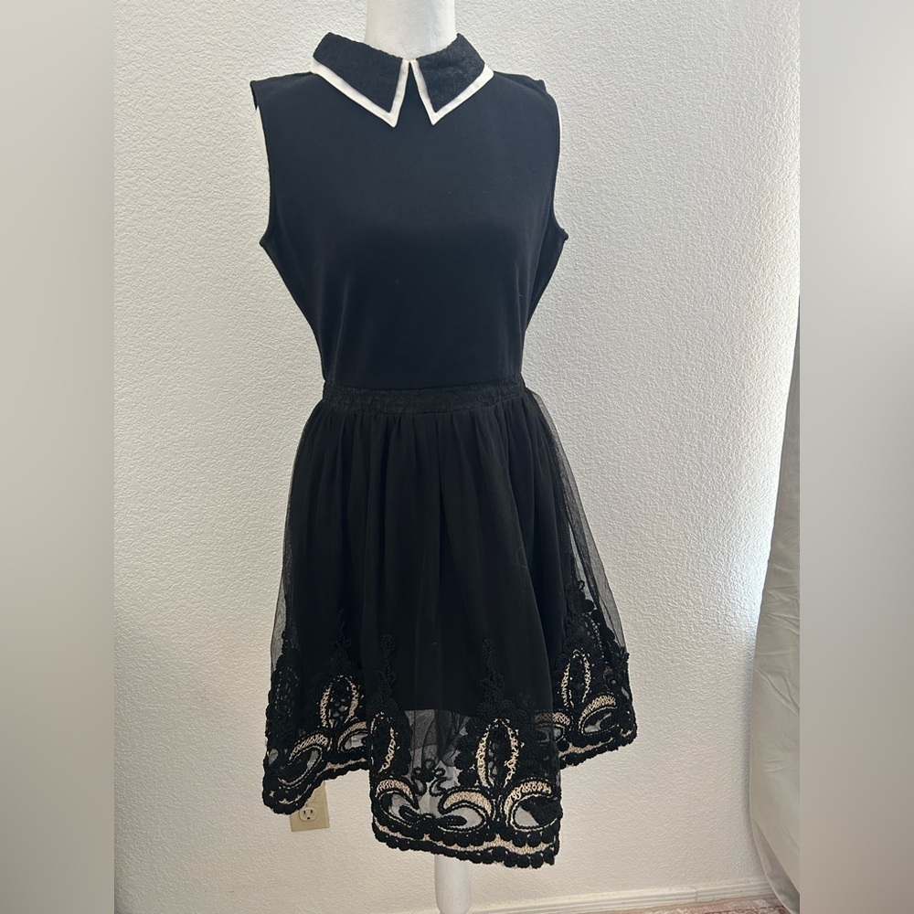 Esley Black and White women  Formal Dress size M vintage